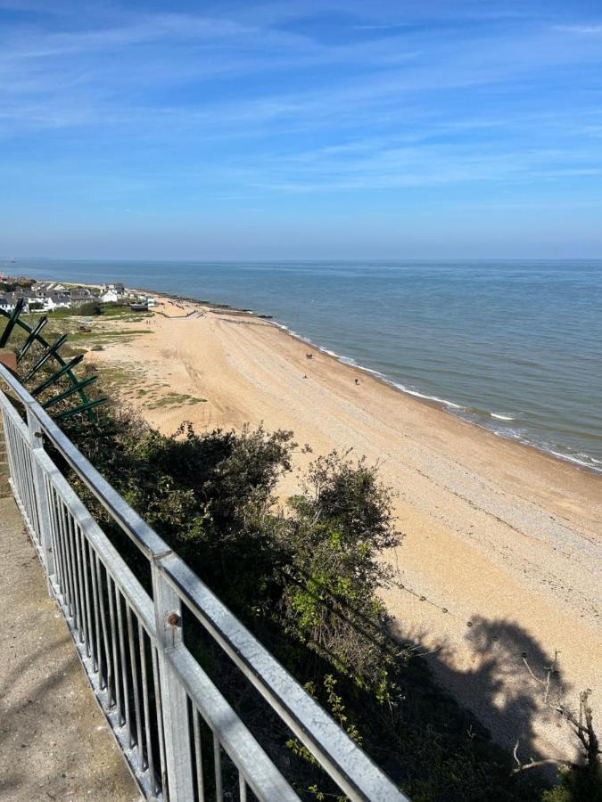 Escape To A Clifftop Chalet With Pool And Tennis Onsite - 1A Kingsdown Holiday Park Exterior photo