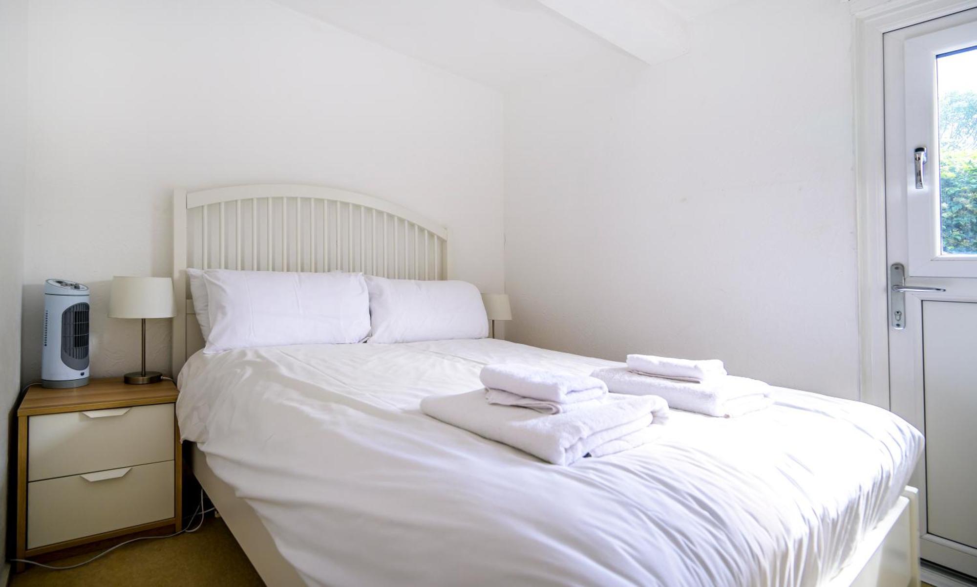 Escape To A Clifftop Chalet With Pool And Tennis Onsite - 1A Kingsdown Holiday Park Exterior photo