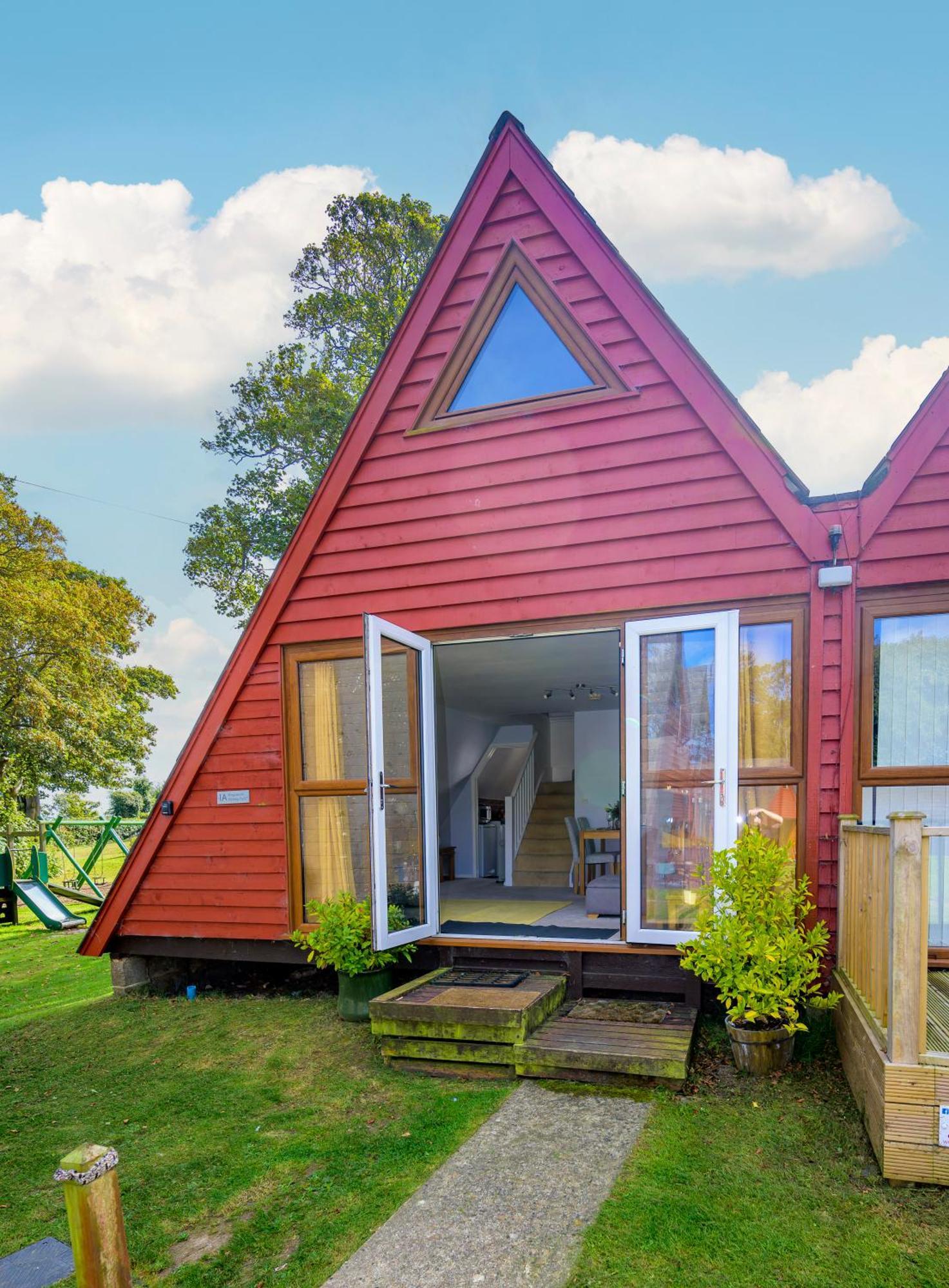 Escape To A Clifftop Chalet With Pool And Tennis Onsite - 1A Kingsdown Holiday Park Exterior photo